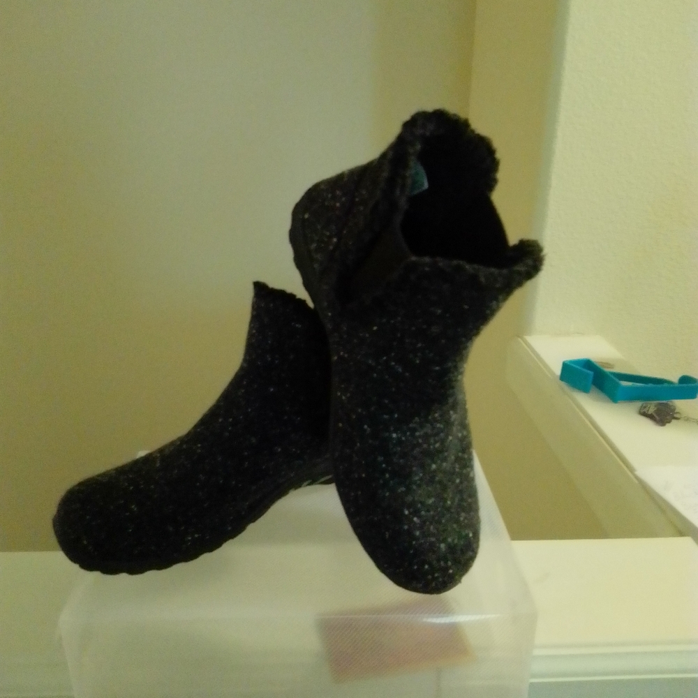 Boots ankle 8.5 dark gray sketchers knit